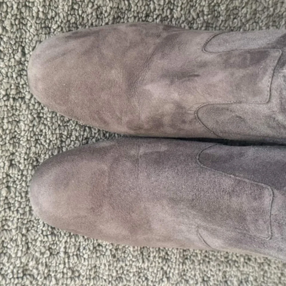 Saint Laurent elegant taupe